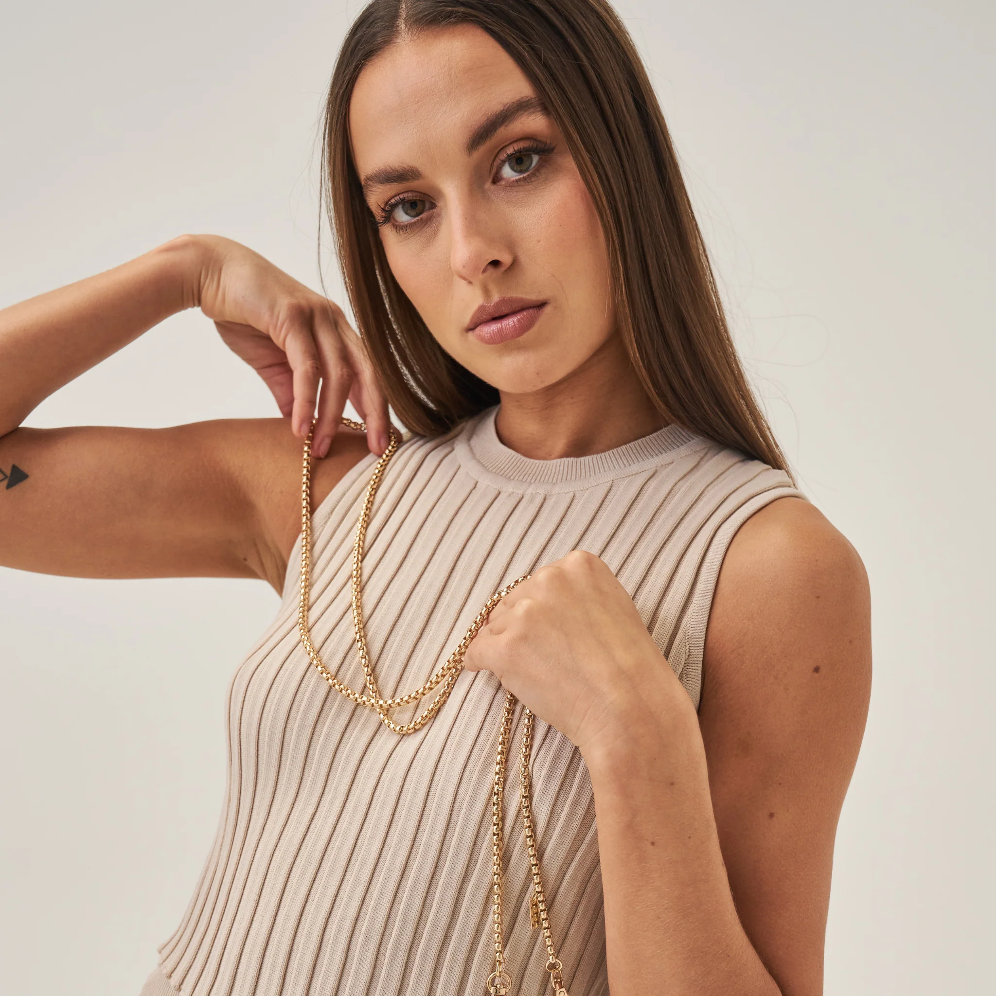 Coconut Off-White Phone Case + Gaia Gold-Plated Chain - Image 13
