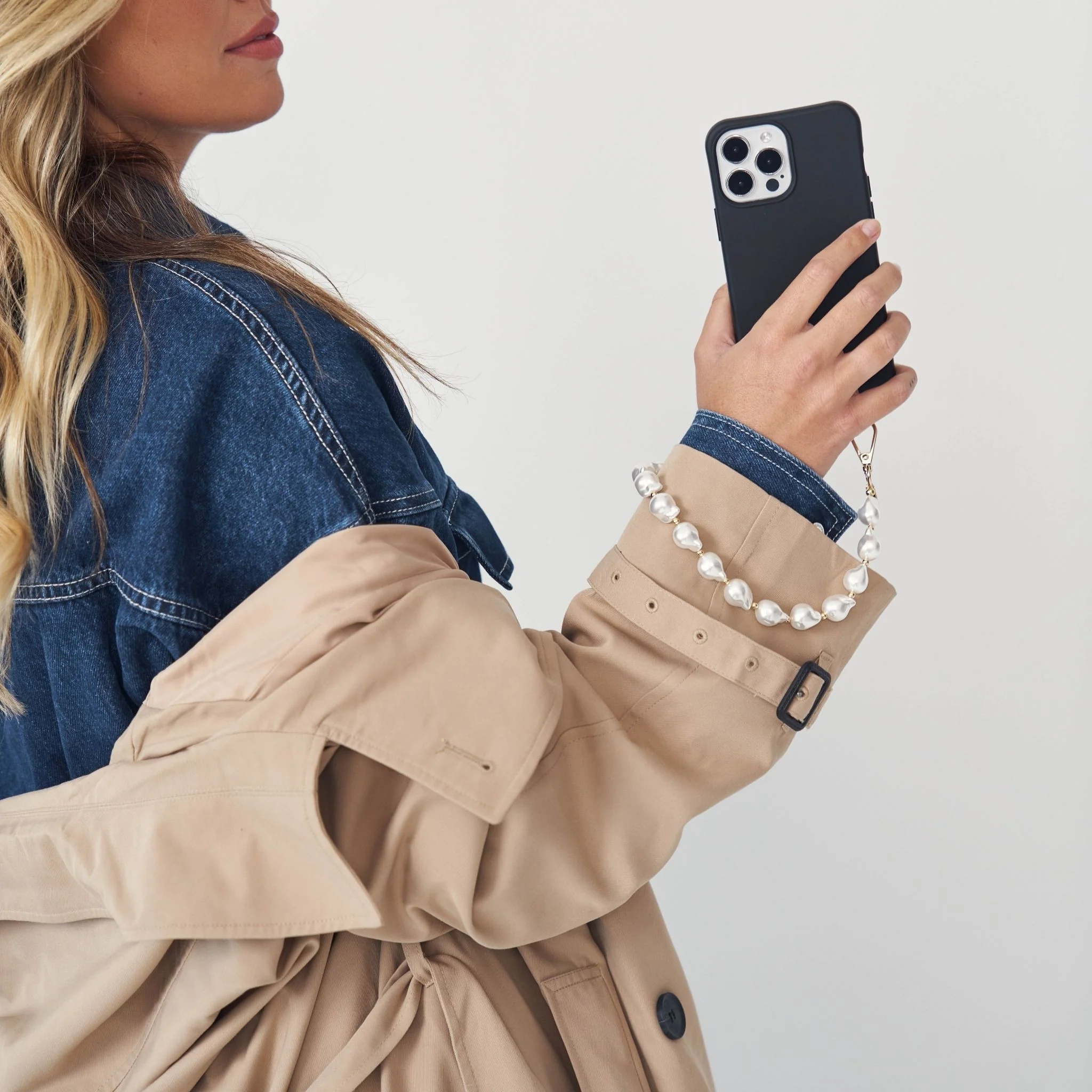 Le Café Noir Black Crossbody Phone Case - Image 10