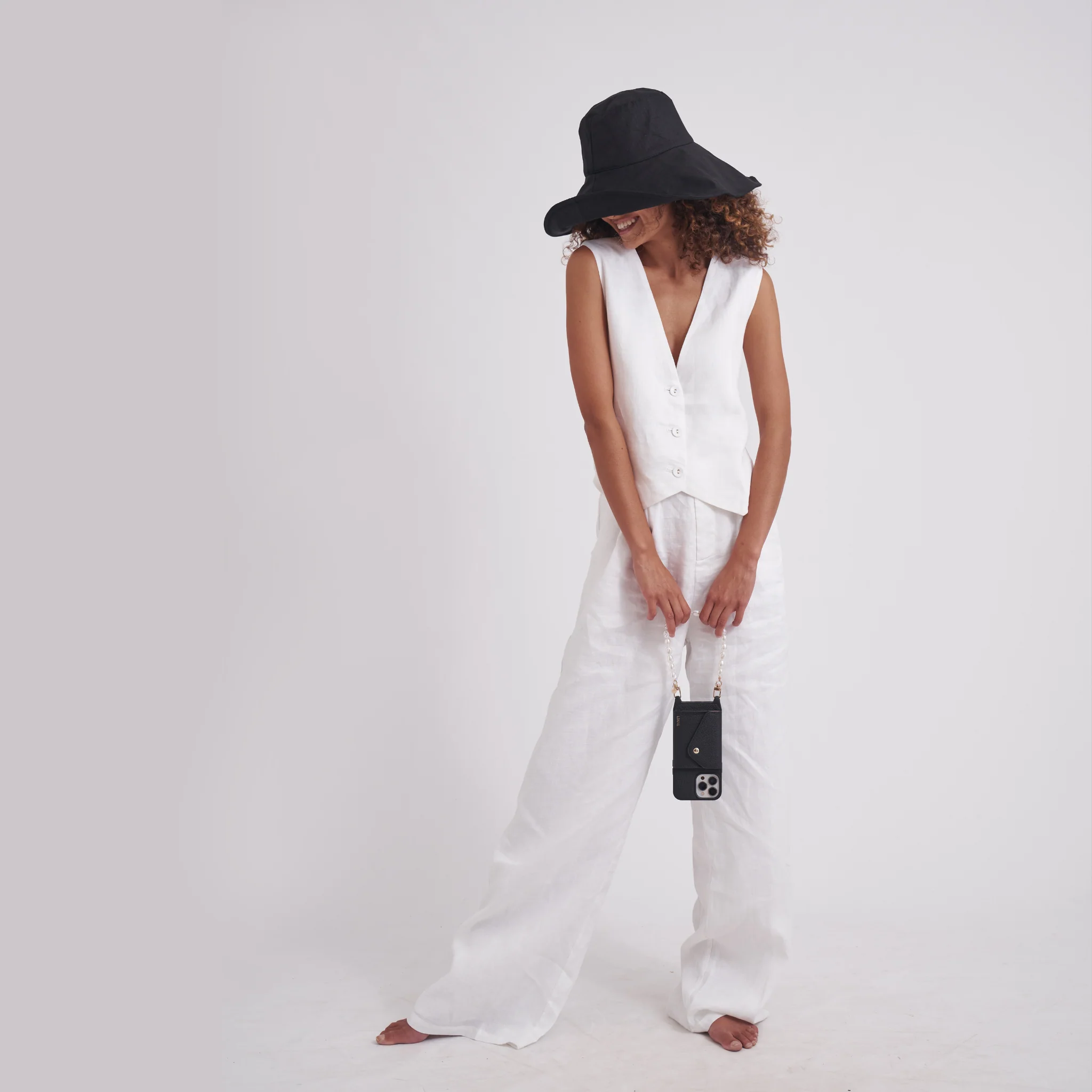 Black Phone Case + Pearl Chain + Pearl Wristlet - Image 5