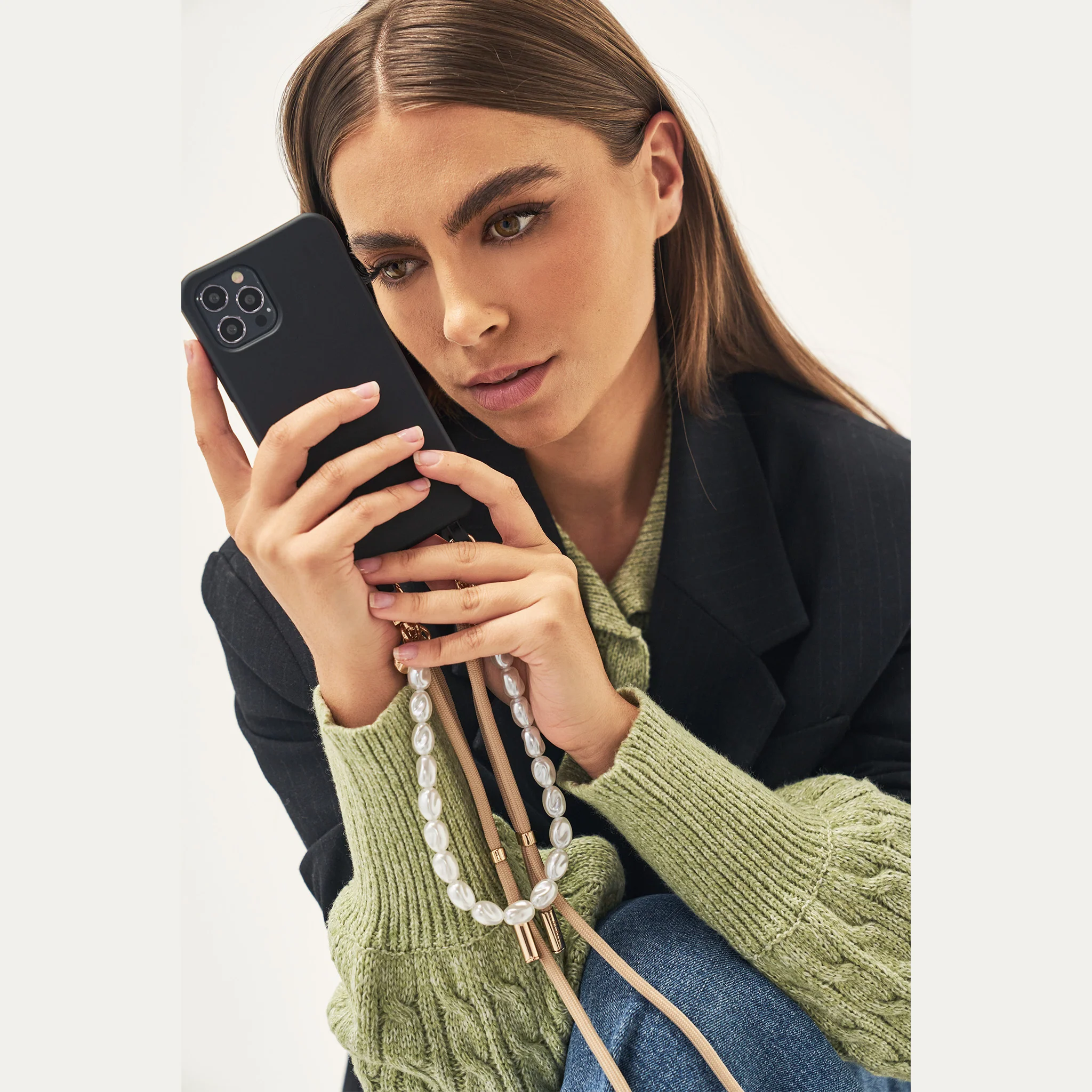Black Phone Case + Pearl Wristlet  - Image 14