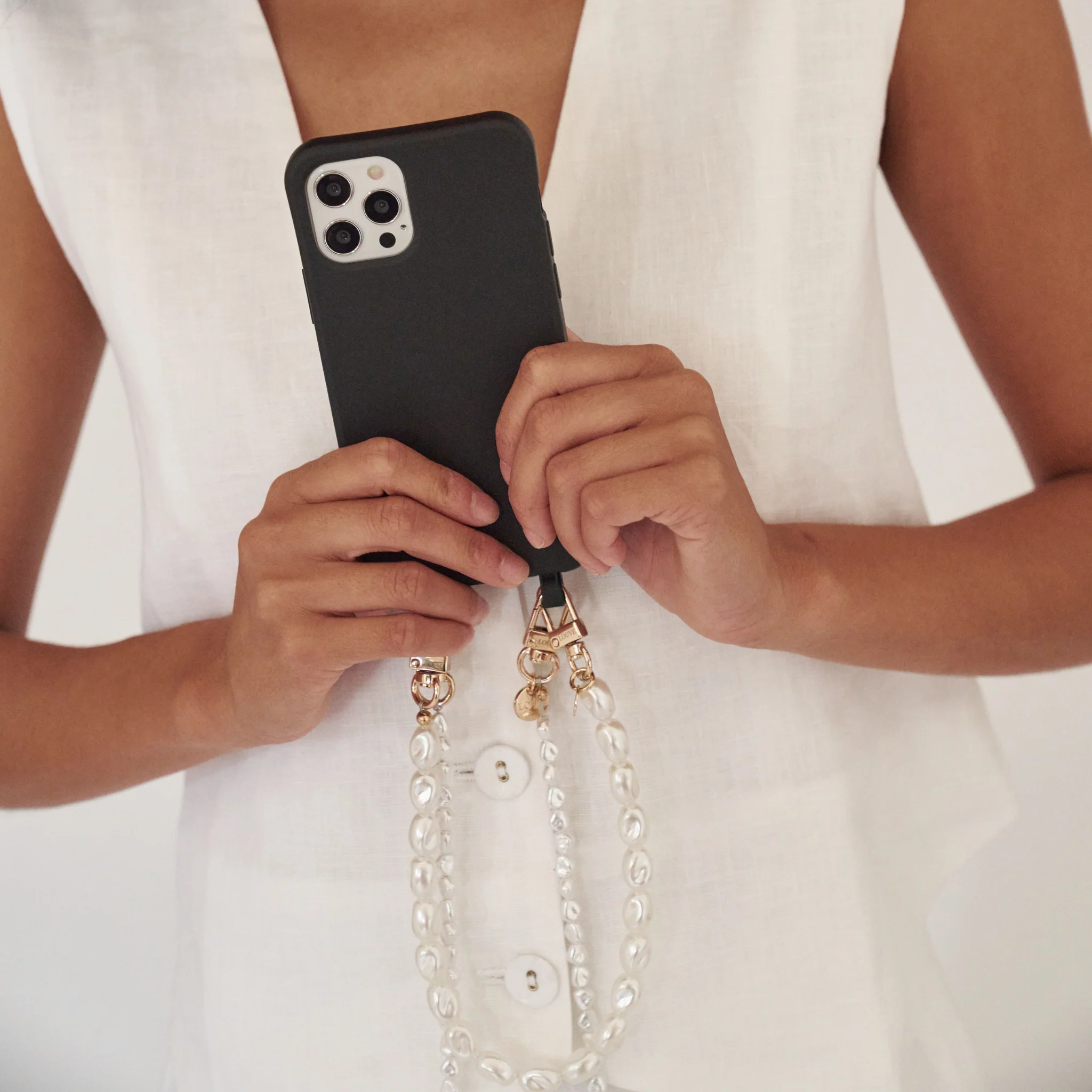 Black Phone Case + Pearl Wristlet  - Image 23