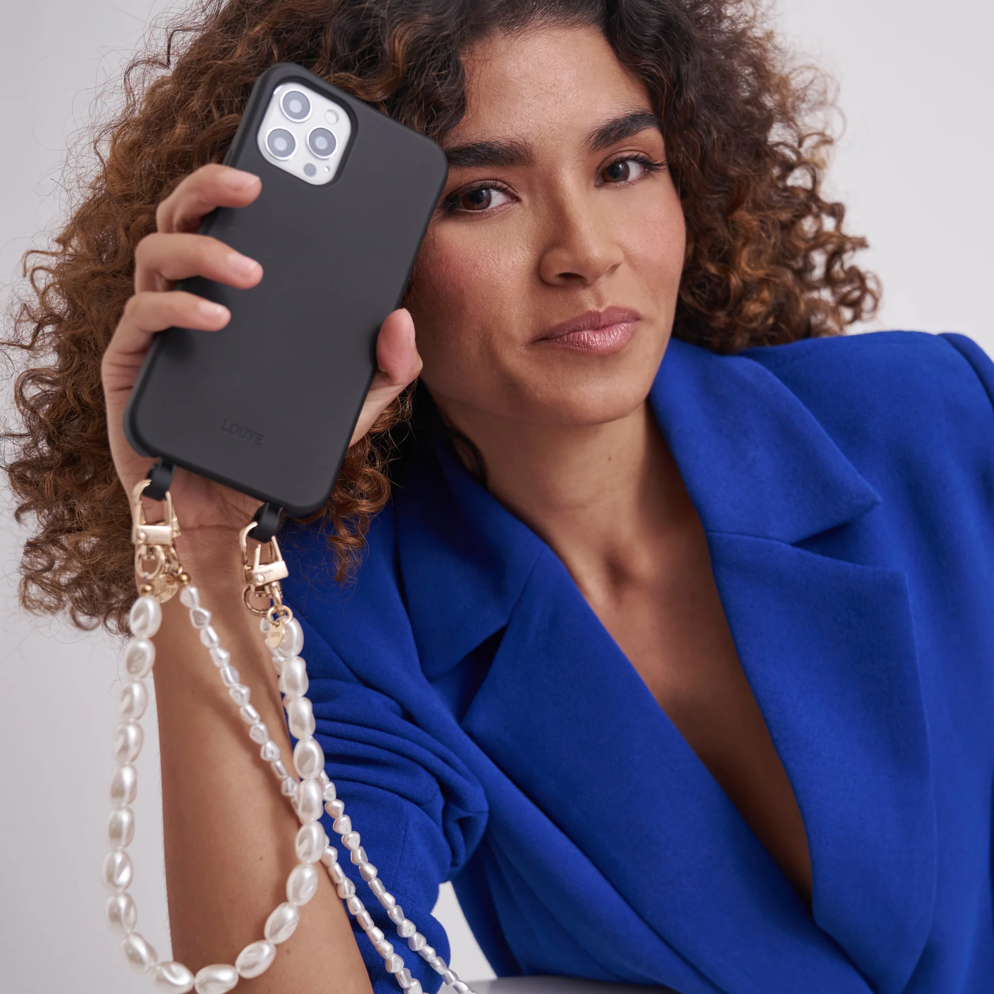 Black Phone Case + Pearl Wristlet  - Image 5