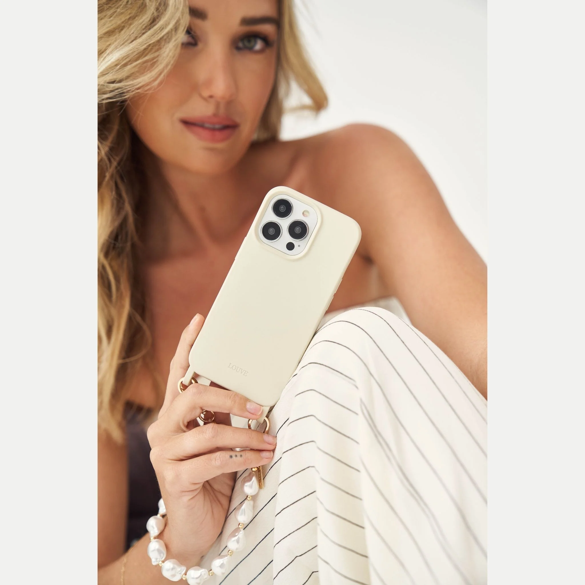 Coconut Off-White Phone Case + Daisy Pearl Wristlet - Image 4