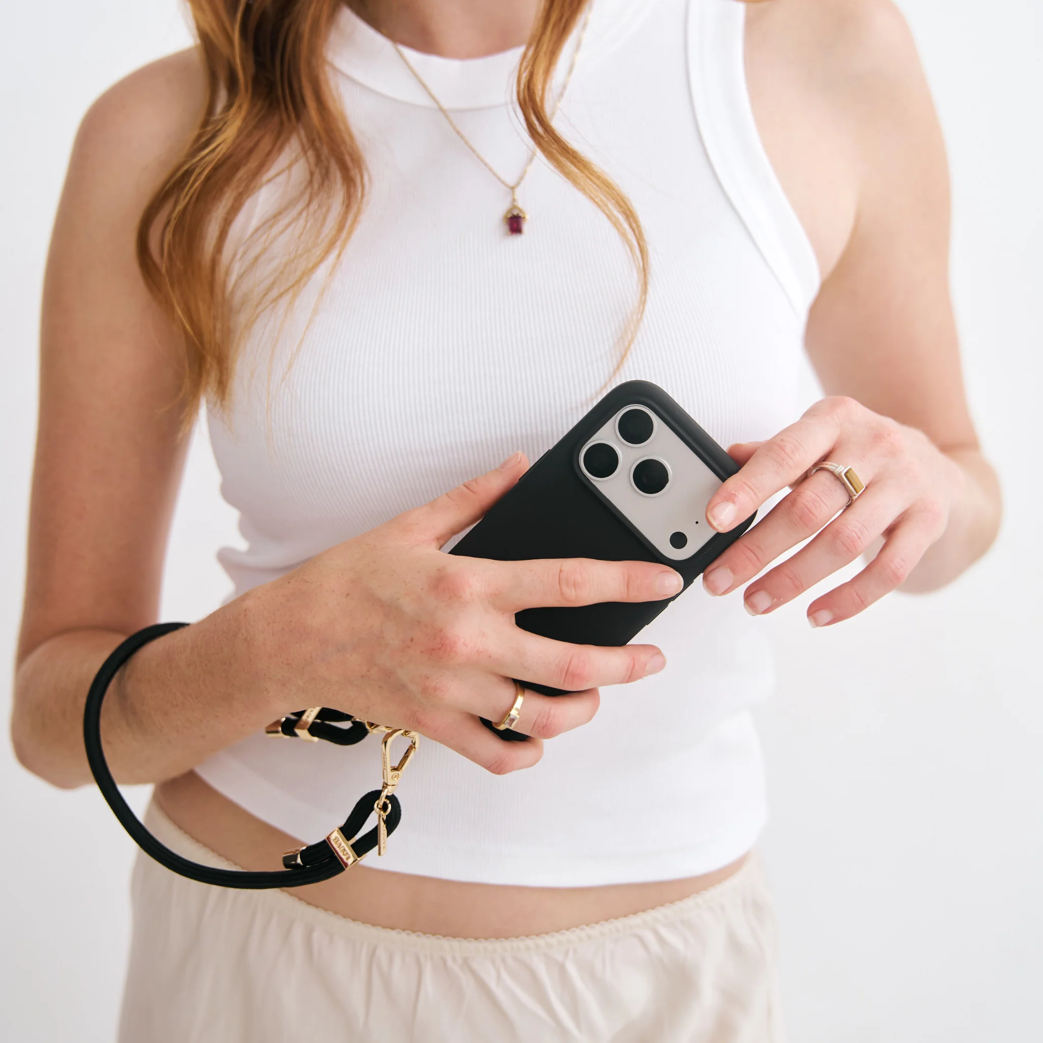 Silicone Black Case + Universal Patch + Mystique Black Wristlet - Image 4