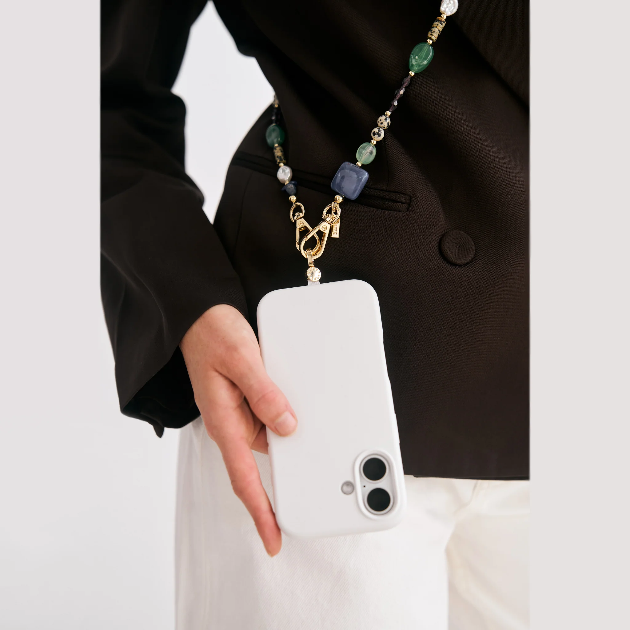 Silicone Off-White Case + Universal Patch + Isla Sol Chain - Image 6